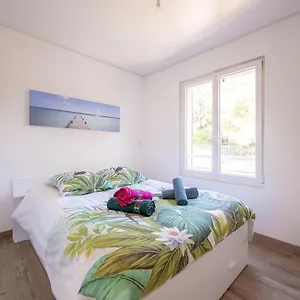 https://bord-de-mer-charmant-studio-entierement-equipe.fr-provencehotel.com